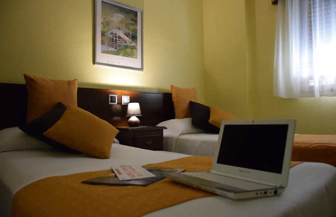 Hotel Complutense-1