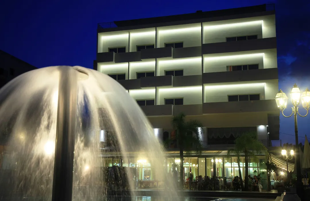 Hotel Santa Lucia Le Sabbie D'Oro-1