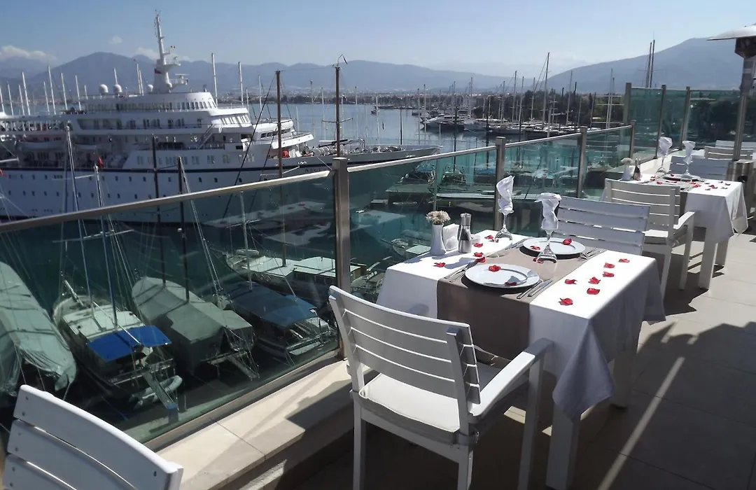 Alesta Yacht Hotel-1