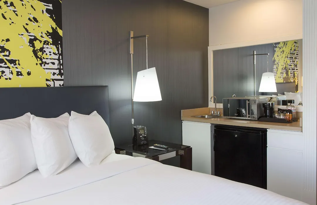 Comfort Inn & Suites Baltimore Inner Harbor-1