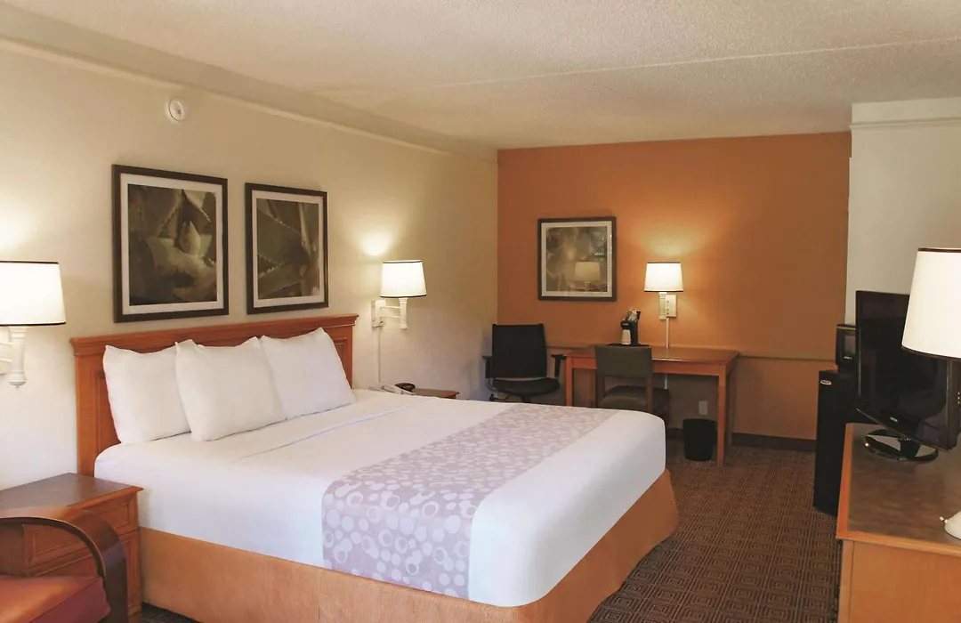 Baymont By Wyndham Houston La Porte-1
