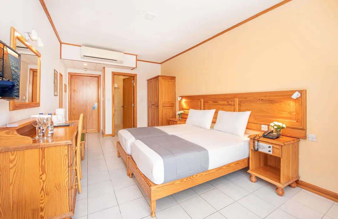 Gillieru Harbour Hotel-1