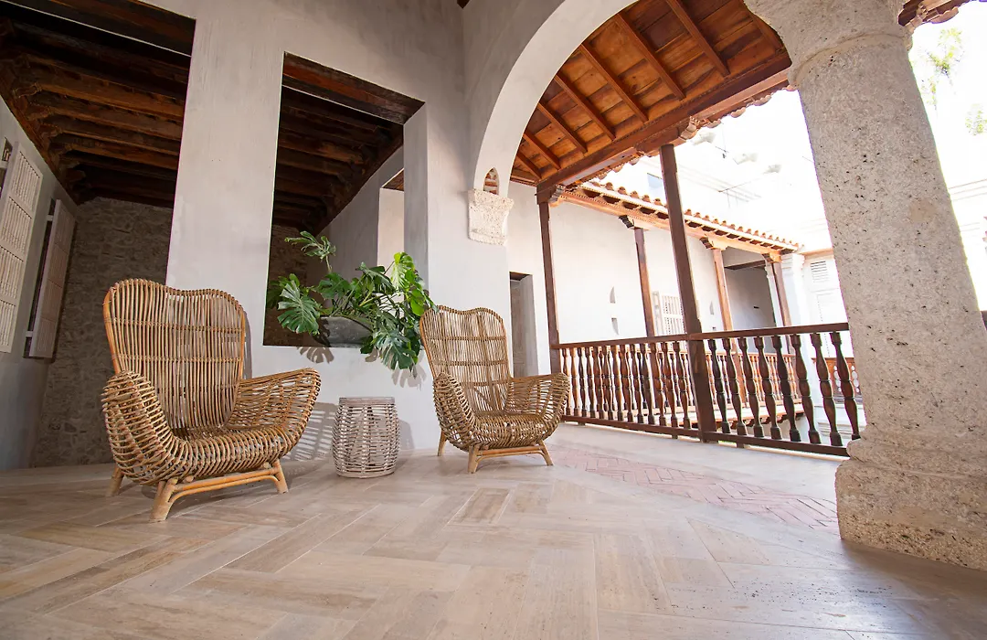 Ananda Hotel Boutique-1