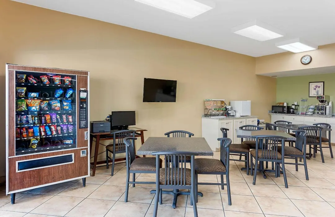 Econo Lodge Belton - Kansas City South-1