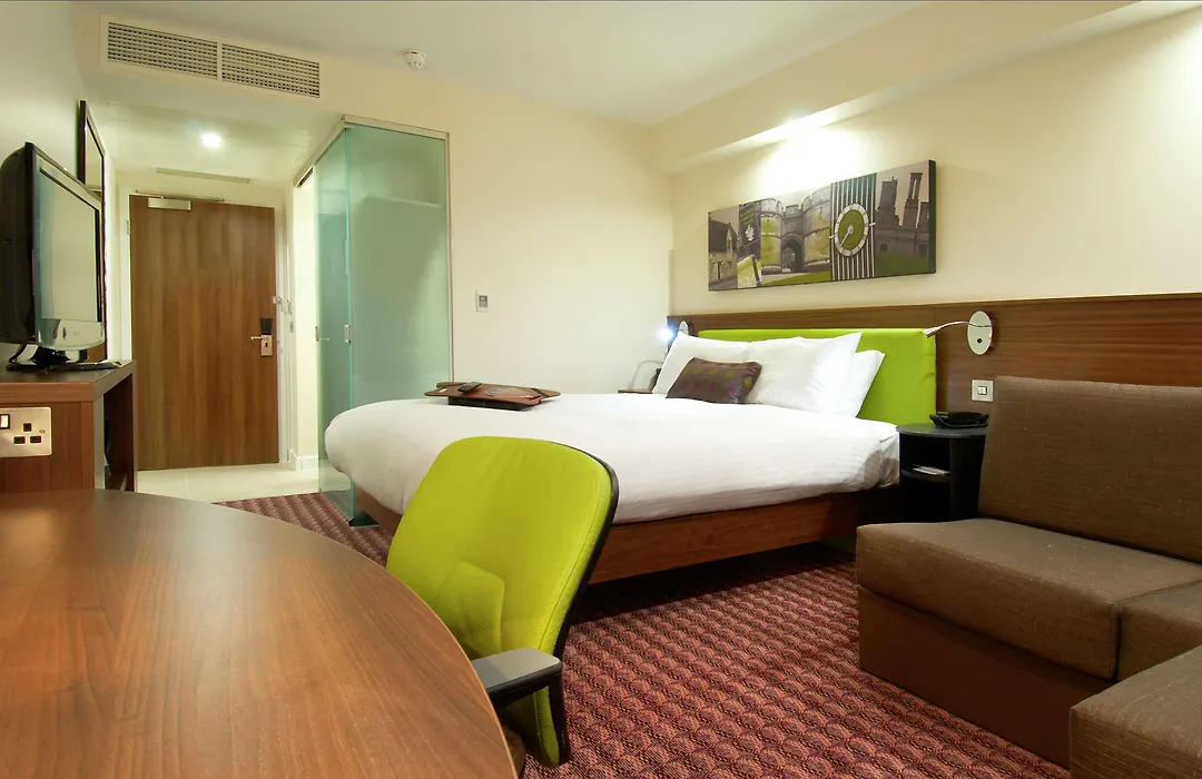 Hampton By Hilton Corby-1