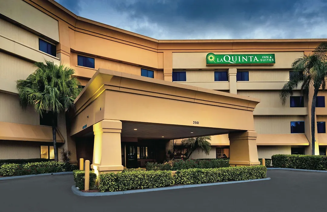 La Quinta By Wyndham Miami Airport East-1