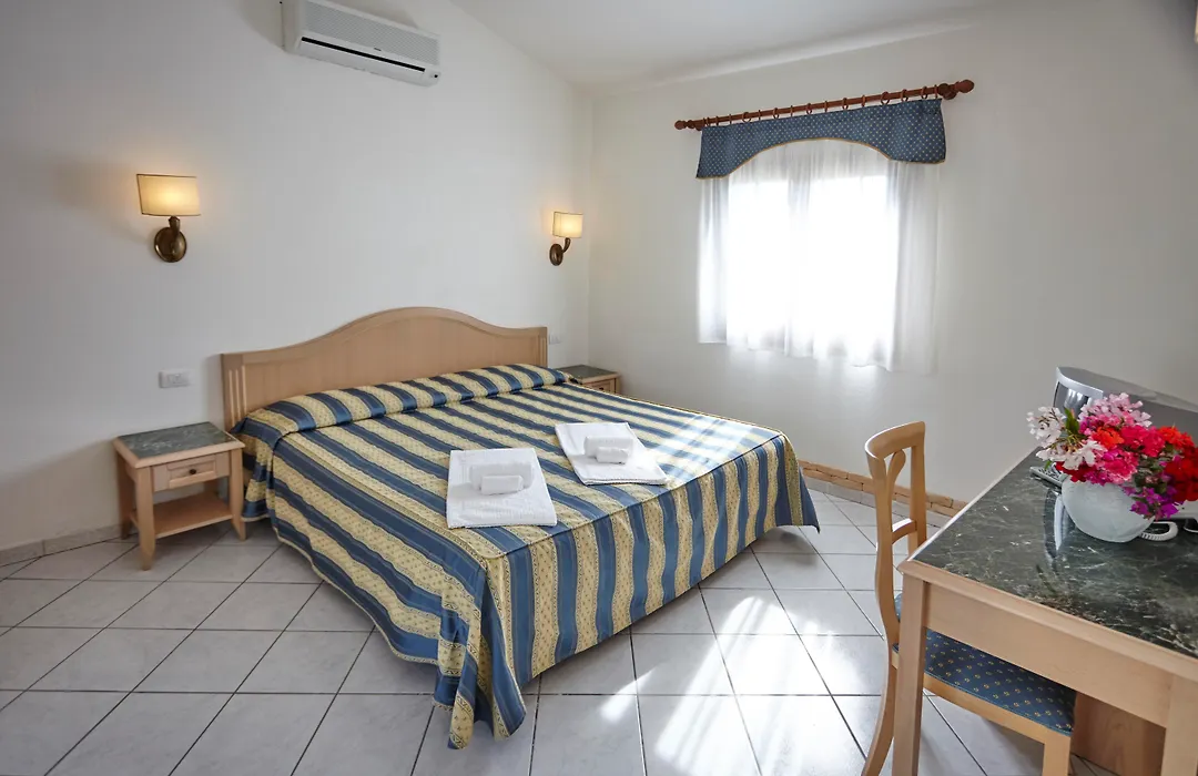 Hotel Cala Mirto-1