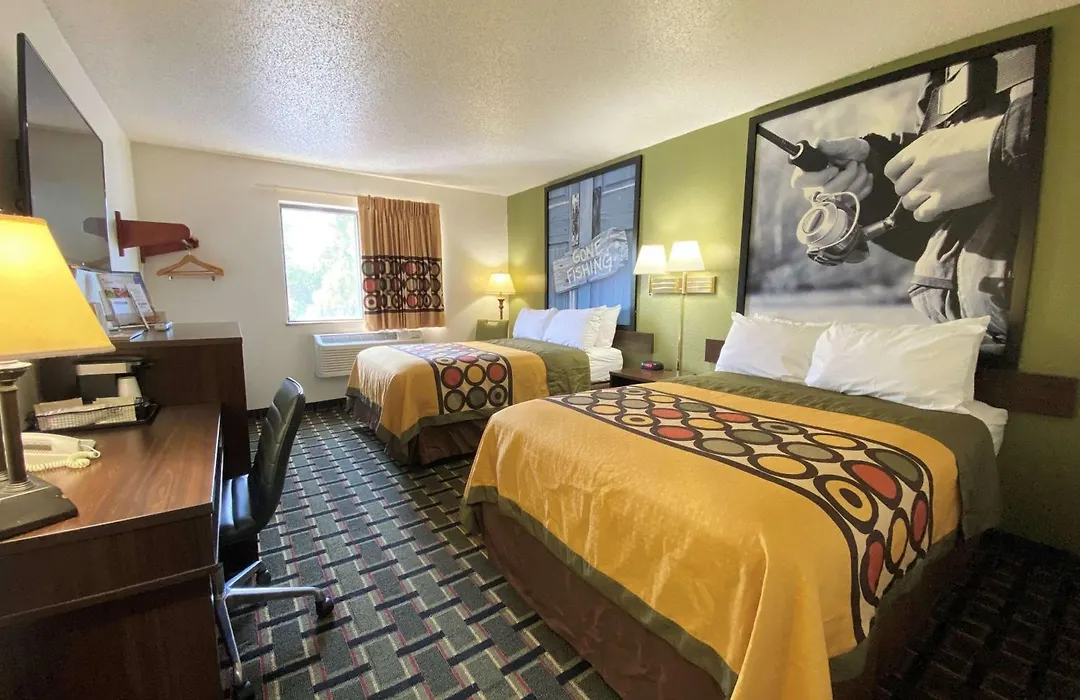 Super 8 By Wyndham Newport News/Jefferson Ave.-1