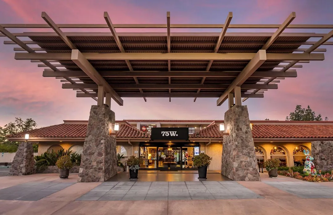 Best Western Plus Thousand Oaks Inn-1