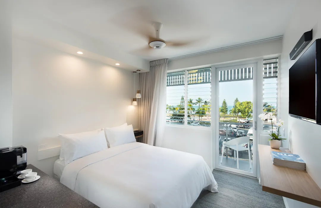 Heart Hotel And Gallery Whitsundays-1
