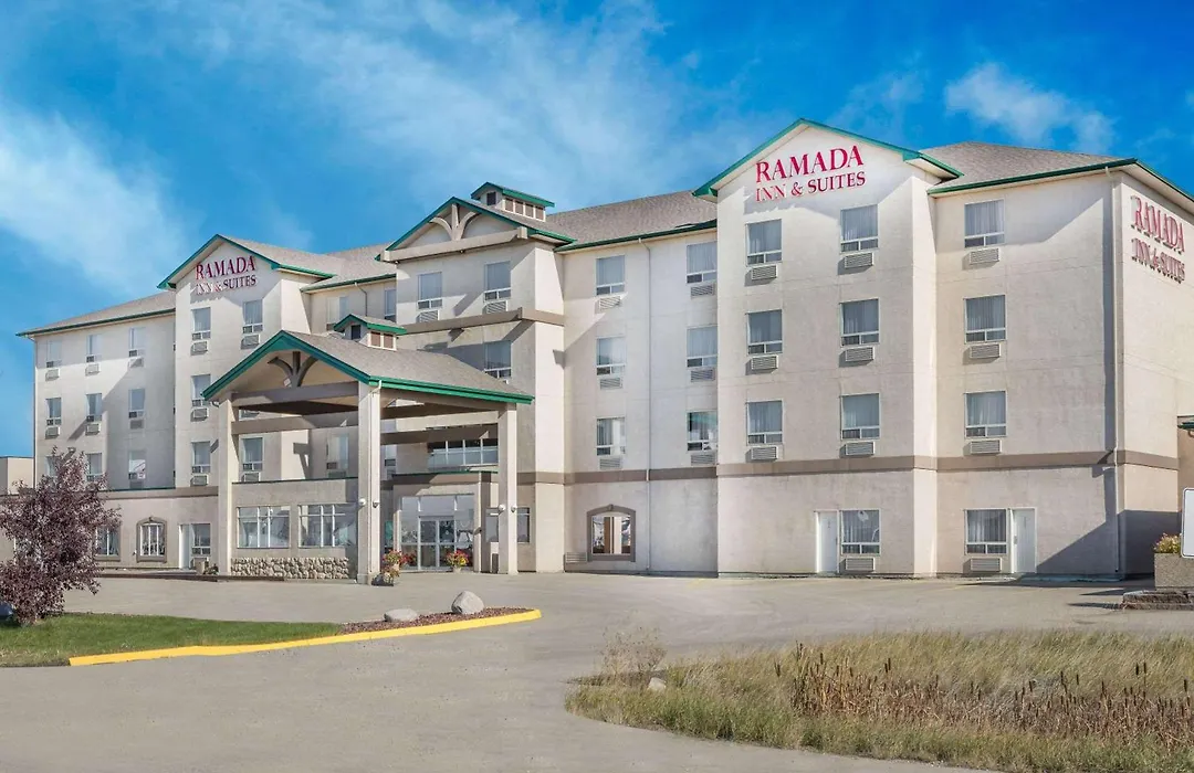 Ramada By Wyndham Clairmont/Grande Prairie-1