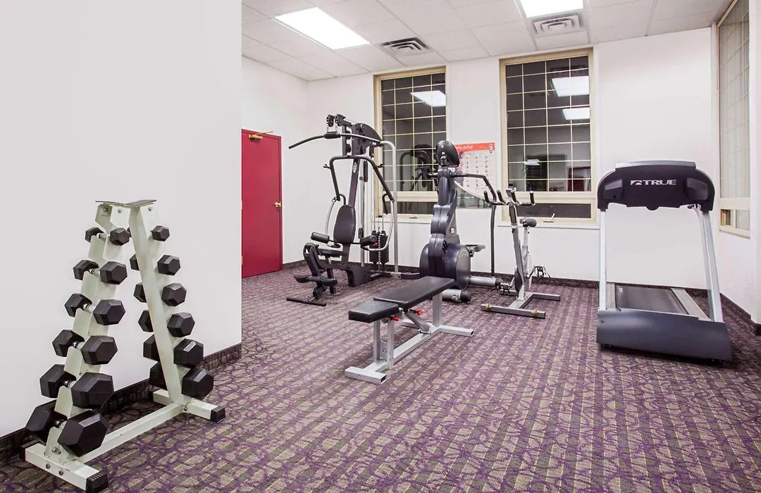 Ramada By Wyndham Red Deer Hotel & Suites-1