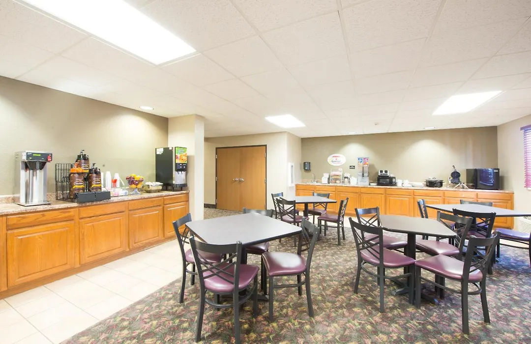 Super 8 By Wyndham Iola Ks-1
