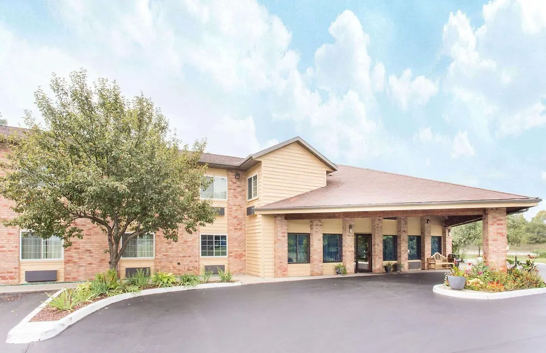 Baymont By Wyndham Muskegon-1