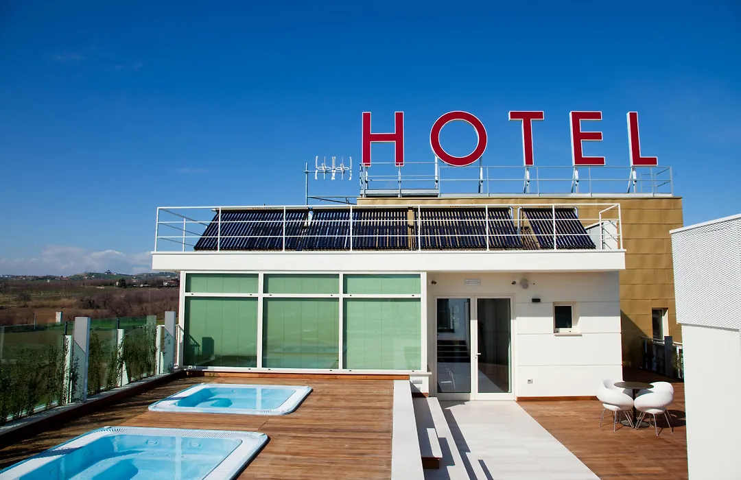 Breaking Business Hotel-1