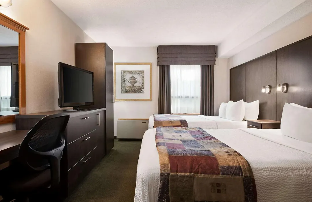 Days Inn By Wyndham Renfrew Conference Centre-1