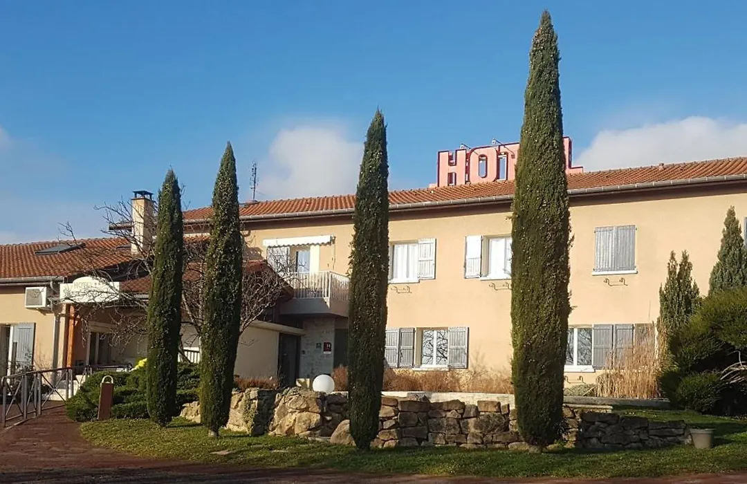 Logis Hotel Des Grands Vins-1