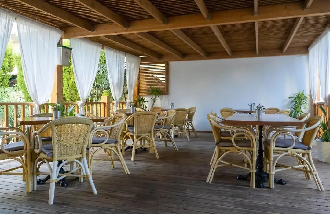 Coral Beach House & Food (Adults Only)-1