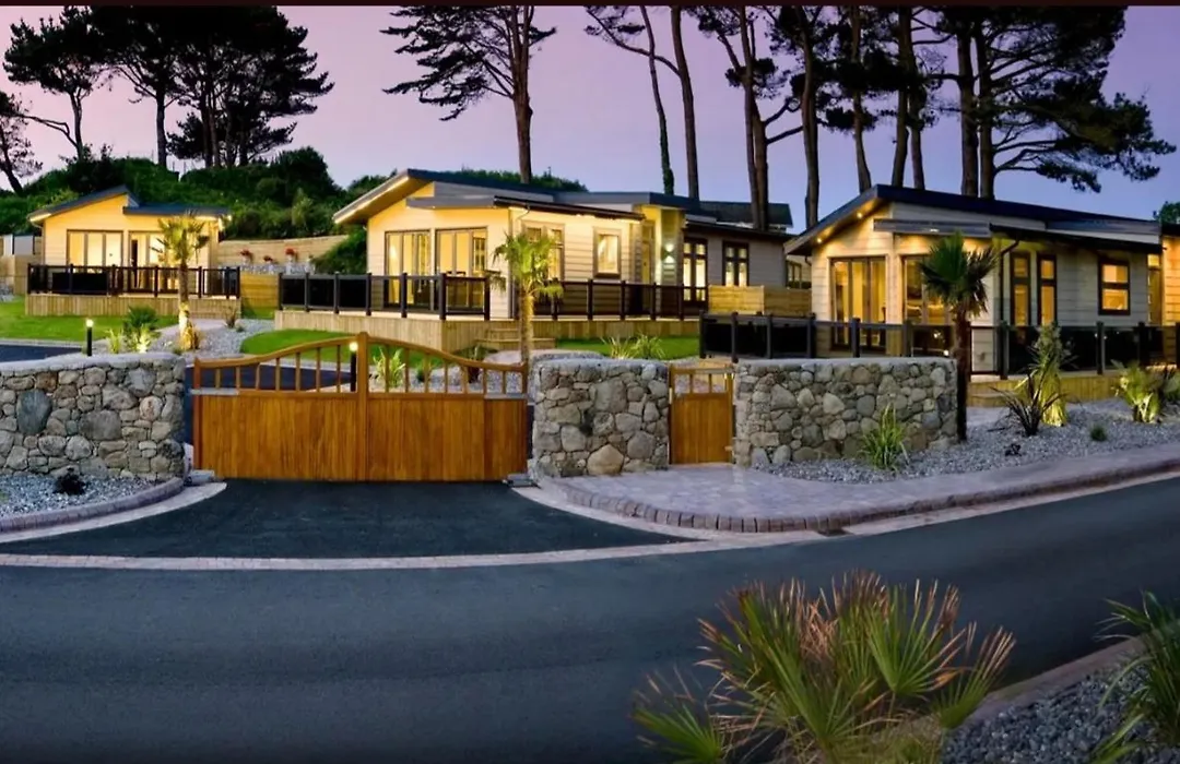 The Warren Holiday Park - Family Chalet-1