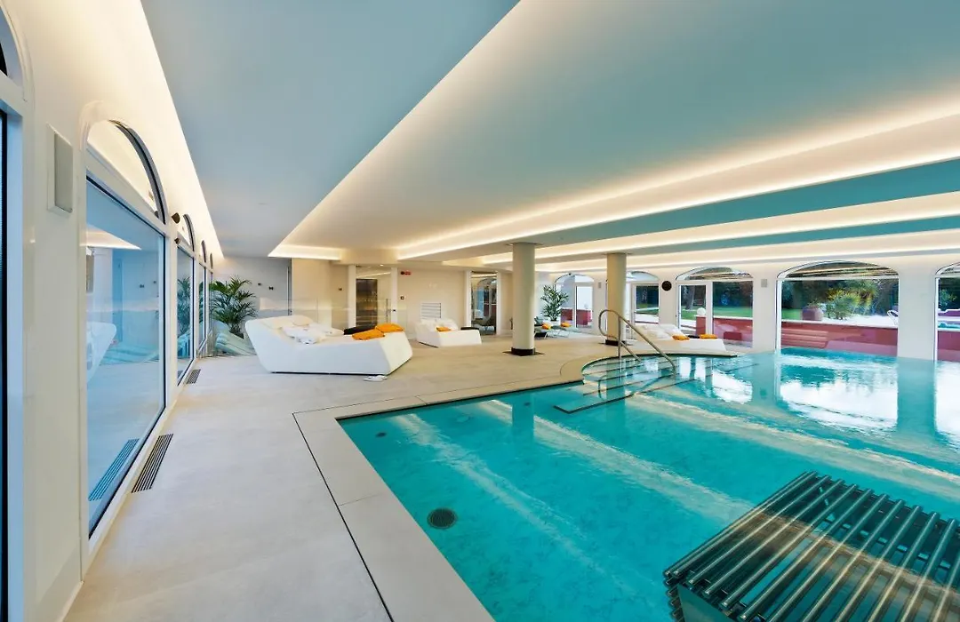 Vip'S Motel Luxury Accommodation & Spa-1