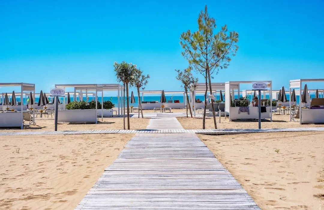 Bosco Canoro Bibione Residence-1