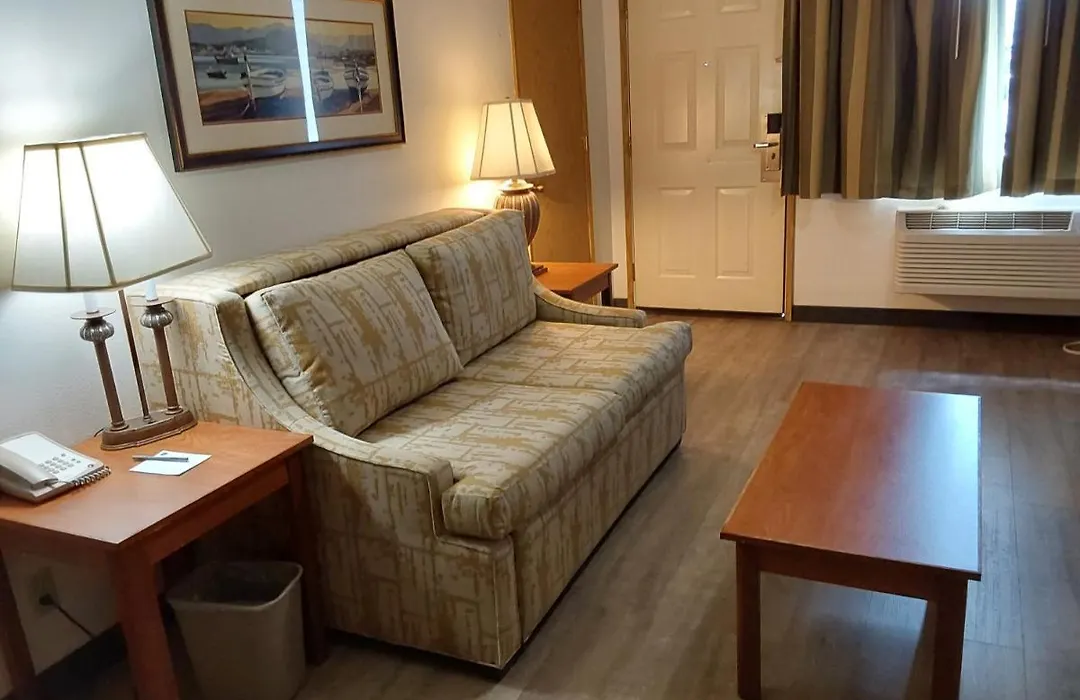 Lavissh Inn And Suites-1