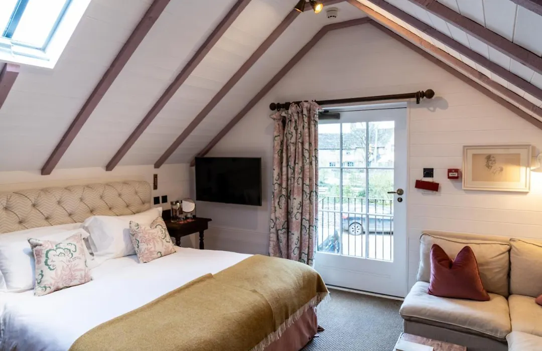 The Double Red Duke, Cotswolds-1
