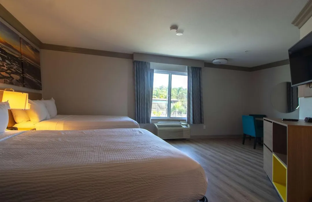 Days Inn By Wyndham Carlsbad-1