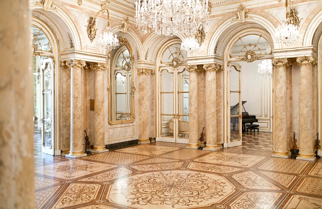 Palais Coburg-1