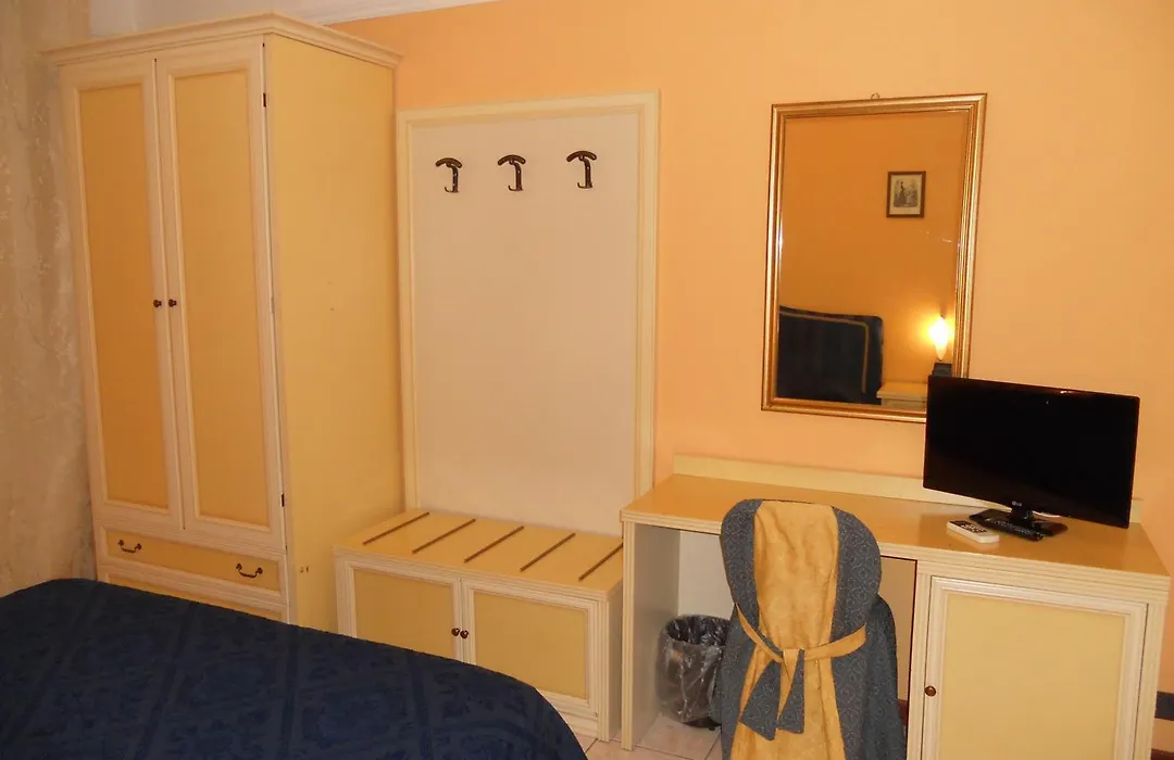 Hotel Salus-1