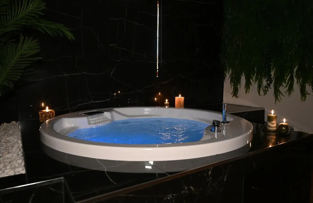 Palace Eight - Suites & Spa-1