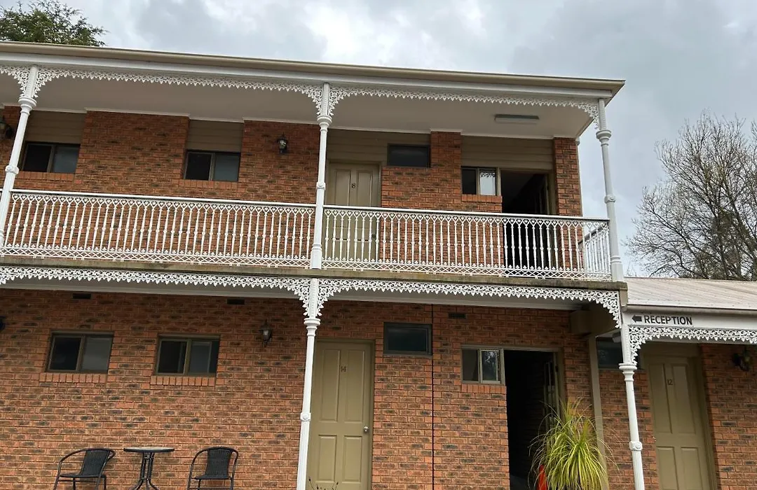Barrass'S John Bright Motor Inn-1