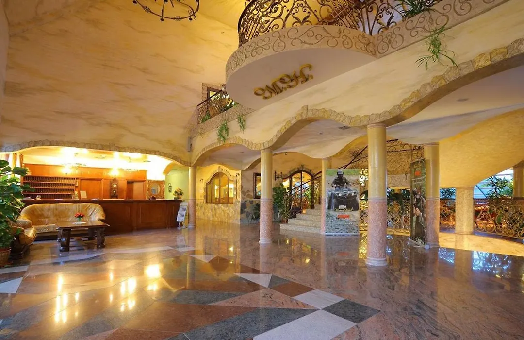Manor Hotel-1