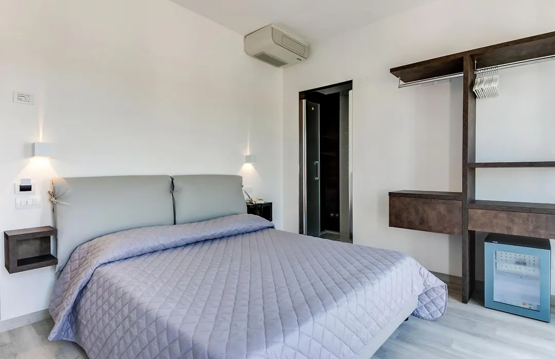 MARITTIMO Riccione - Hotel Clipper FRONTE MARE-1