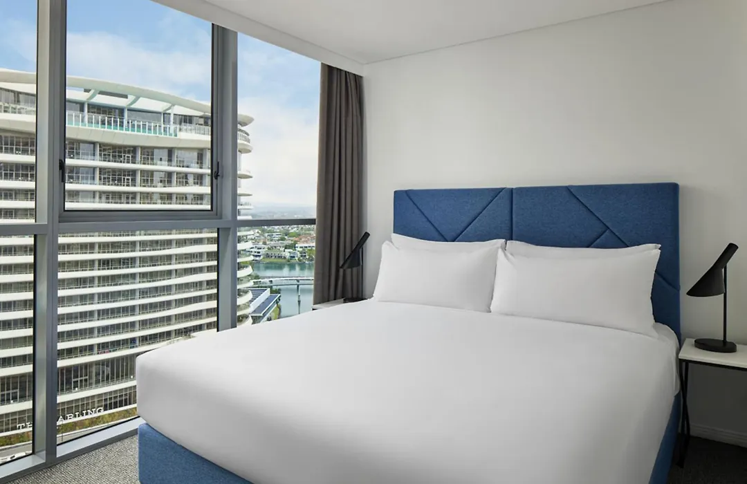 Meriton Suites Broadbeach-1