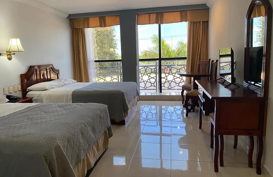 Grand Royal Tampico-1