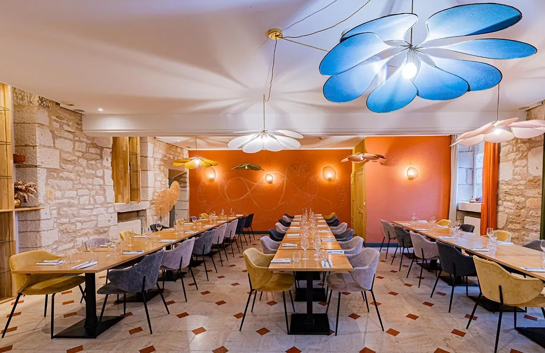 Logis Hostellerie Des Clos Et Restaurant Bistrot Des Grands Crus Et Maison De La Tour Chablis-1
