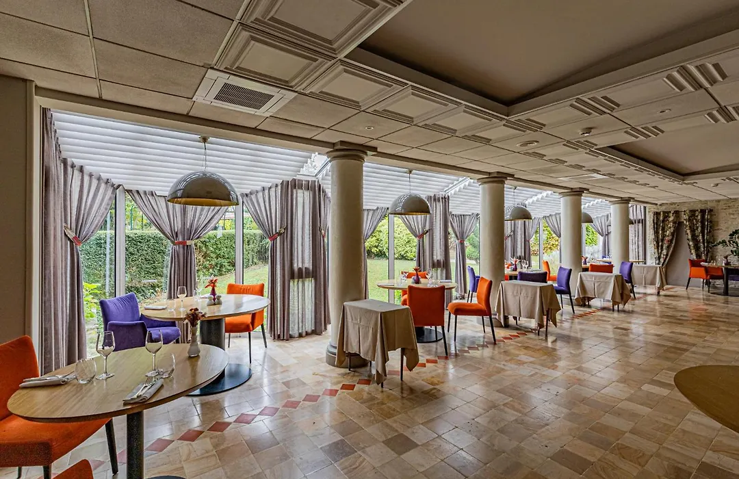 Logis Hostellerie Des Clos Et Restaurant Bistrot Des Grands Crus Et Maison De La Tour Chablis-1