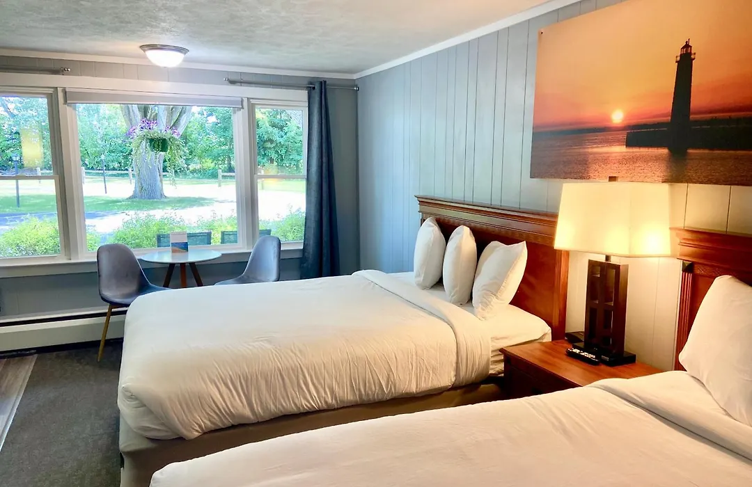 Elk Rapids Lakeshore Inn-1
