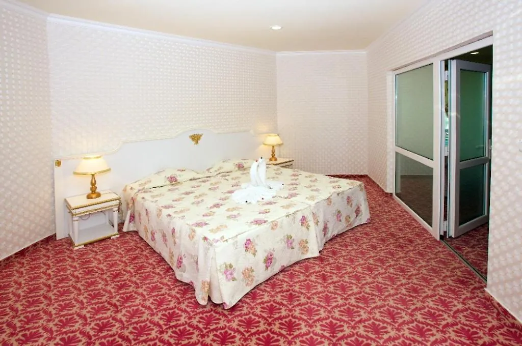 Planeta Hotel & Aquapark Free Beach Access-1