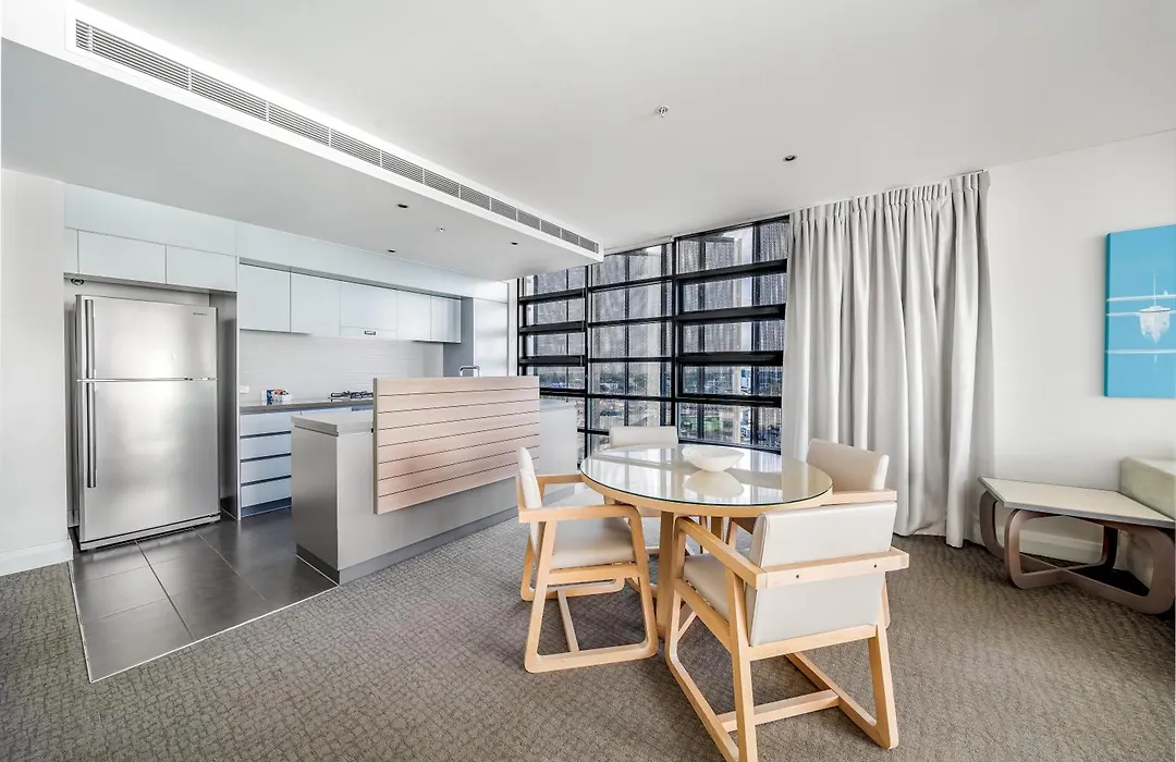 Oaks Redcliffe Mon Komo Suites-1