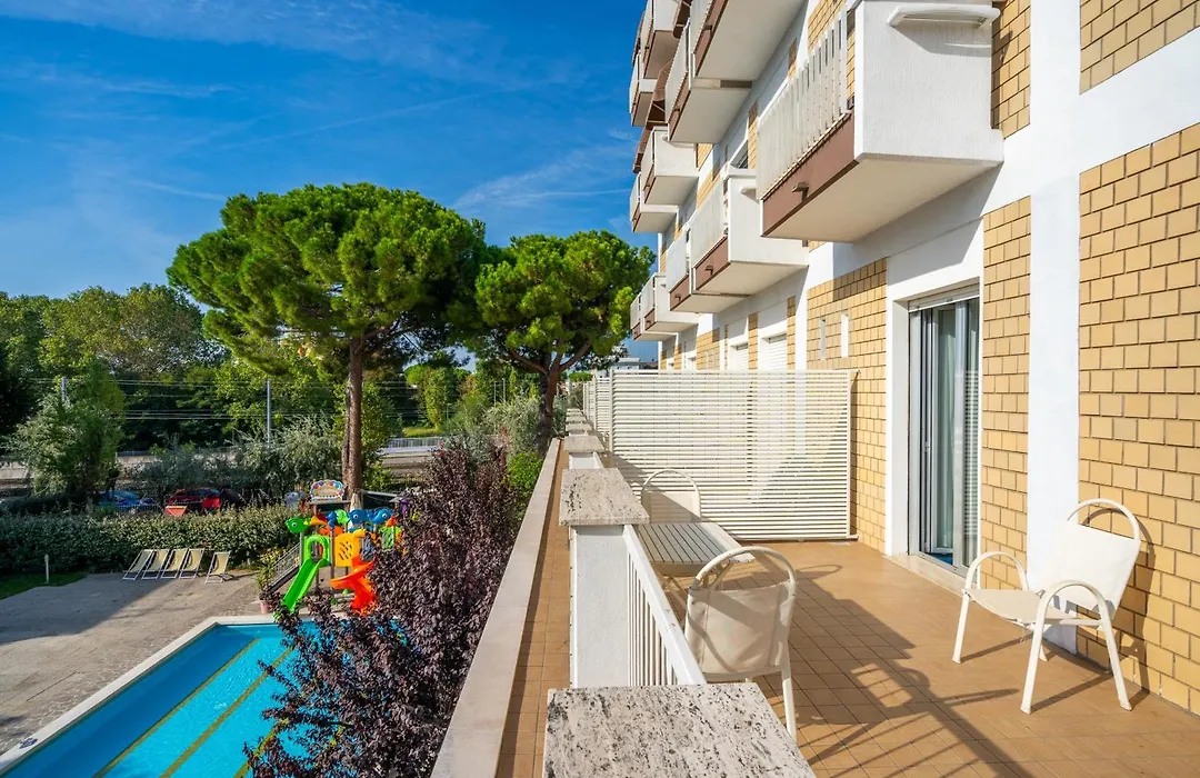 Lotus Hotel All Inclusive & Spiaggia-1
