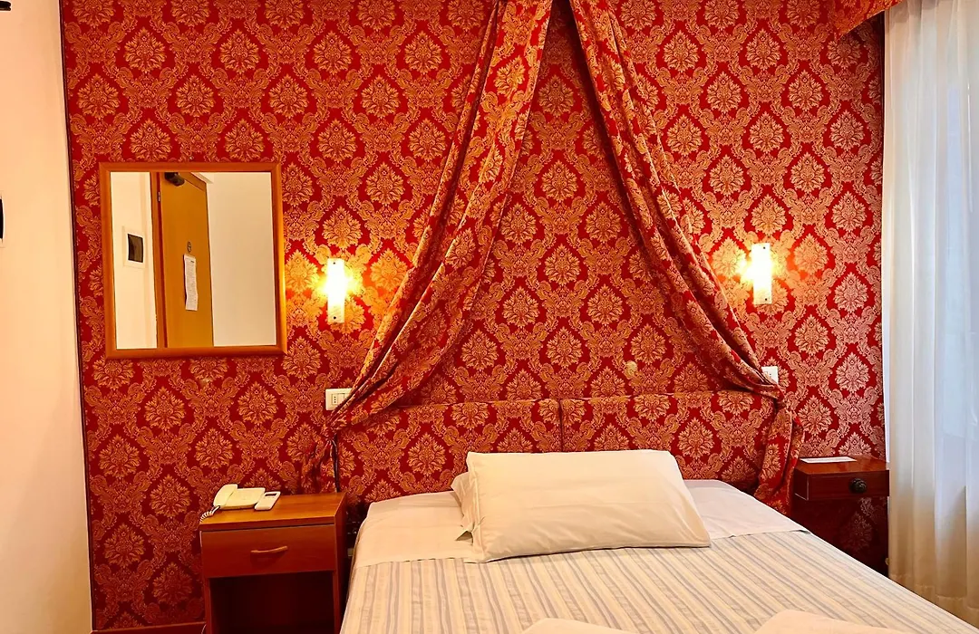 Hotel Canada-1