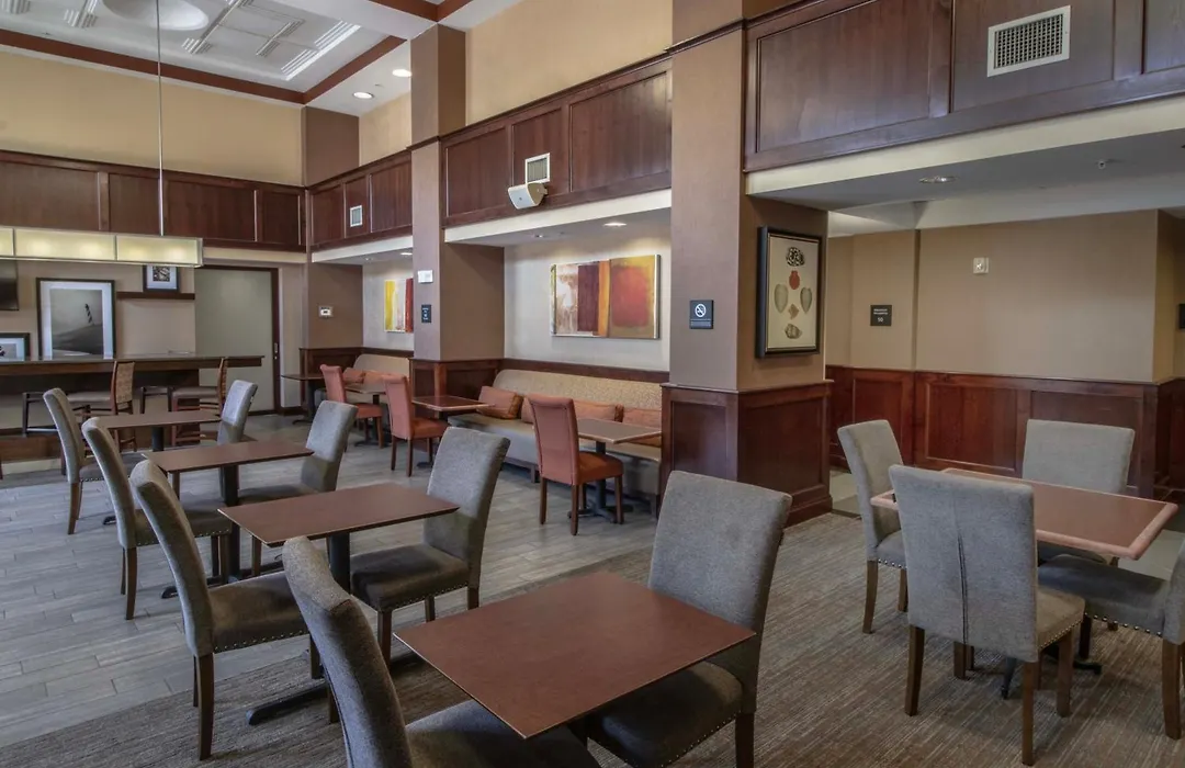 Hampton Inn & Suites Norfolk-Airport-1