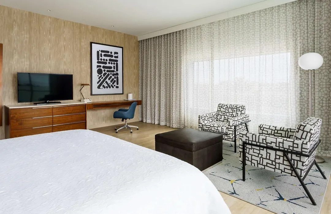 Hampton Inn & Suites Santa Monica-1