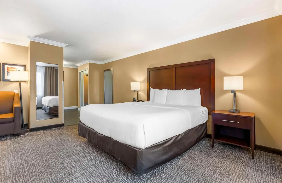 Comfort Inn & Suites Redwood Country-1