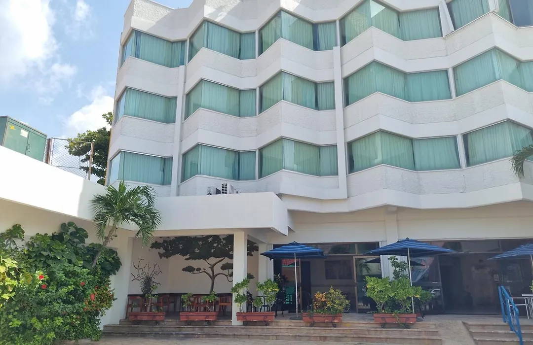 Hotel Plaza Cozumel-1