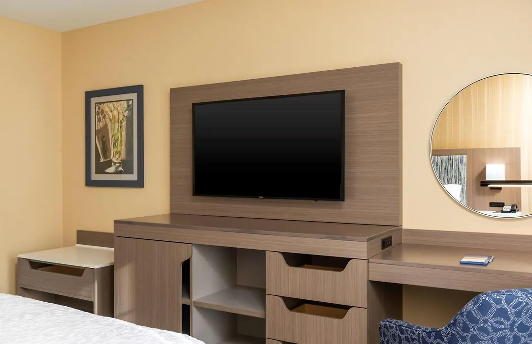 Hampton Inn Holland-1