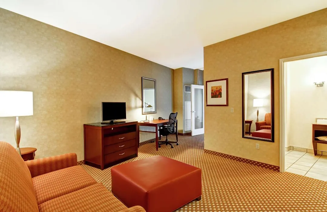 Hilton Garden Inn Ottawa Airport-1