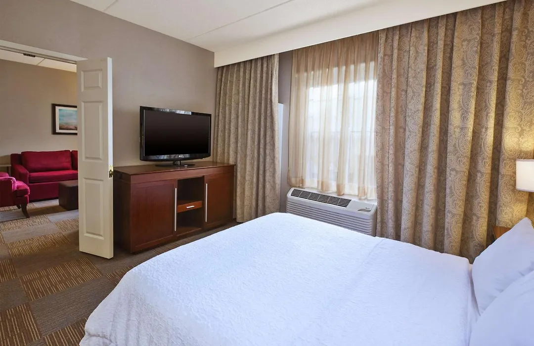 Hampton Inn & Suites Providence-Warwick Airport-1